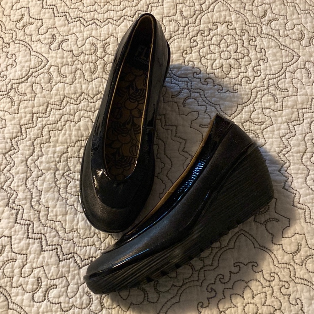 Fly London Pumps